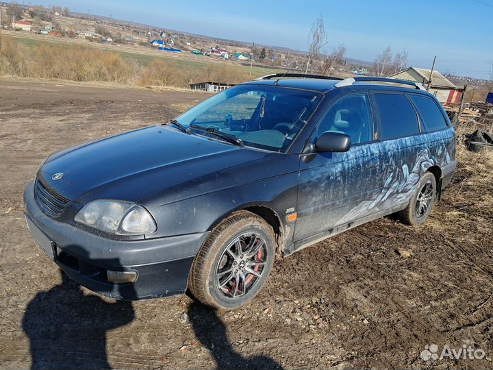 Toyota Avensis 2.0 МТ, 1999, 100 000 км
