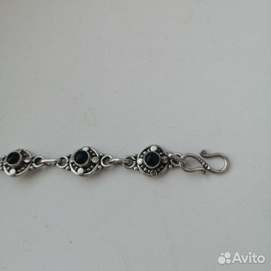 Серебряный браслет с кабашонами