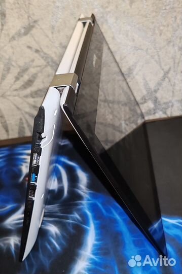 Ноутбук Lenovo yoga 300