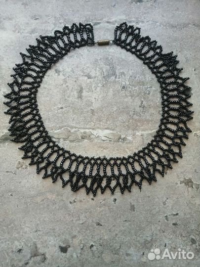 Колье чокер из бисера