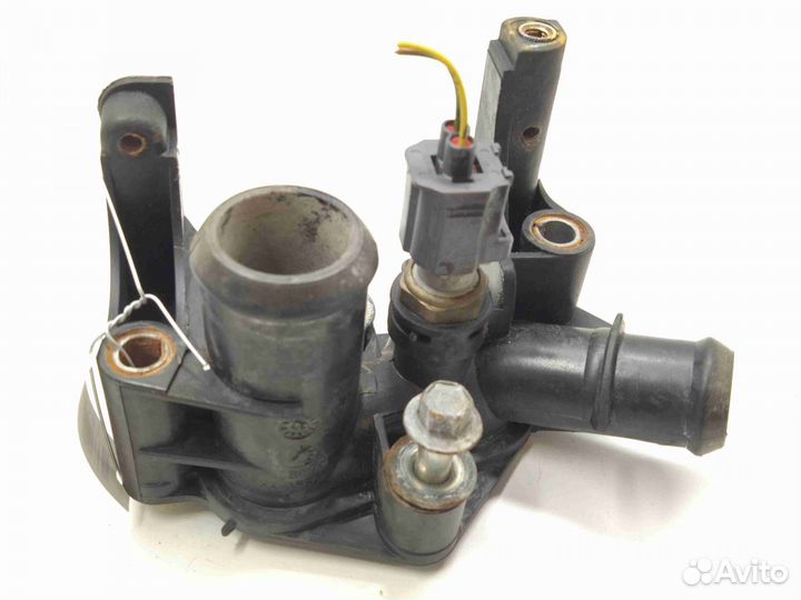 Фланец (тройник) системы охлаждения Ford C-Max 2