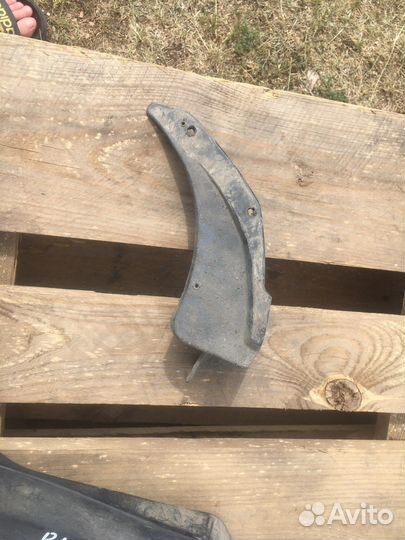 Подкрылок задниц левый Мазда 3