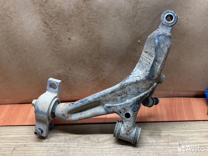 Правый нижний рычаг Lexus IS 250 is250 05-12г