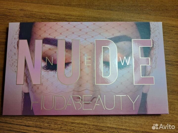 Палетка теней Huda beauty The new nude