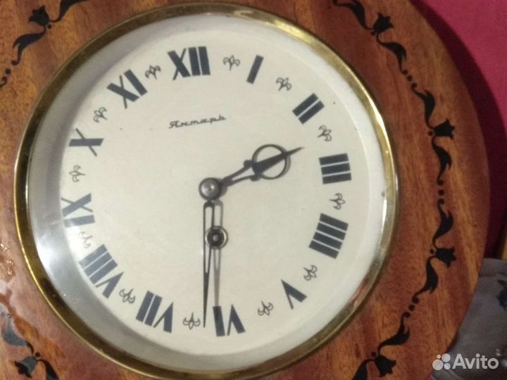 Часы с автоподзаводом и маятником Янтарь