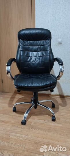 Кожанное кресло руководителя