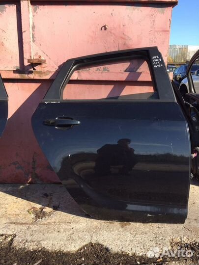 Дверь задняя правая на opel astra j