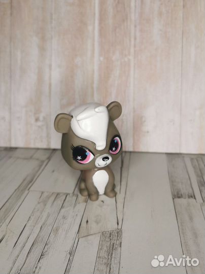 Littlest Pet Shop. Скунс Пеппер (светящийся)