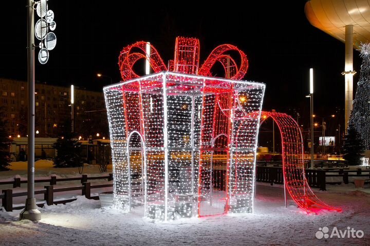 Уличные новогодние фигуры животных