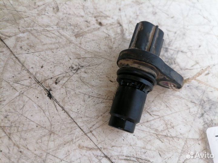 Датчик положения коленвала Toyota Corolla седан