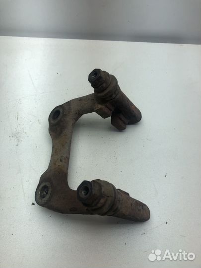 Скоба суппорта задняя Гольф 5 Джетта