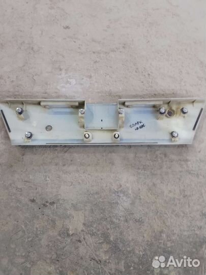 Задняя накладка крышки багажника Шевроле Спарк