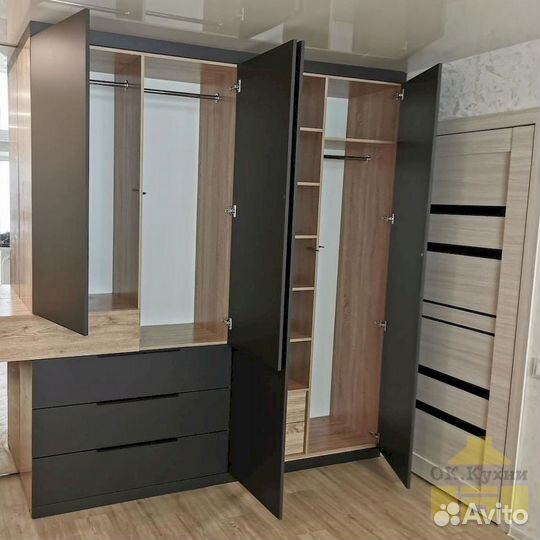 Узкий шкаф