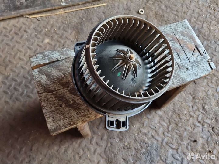 Моторчик печки Hyundai Solaris