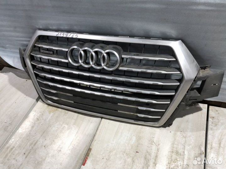 Решетка радиатора Audi Q7