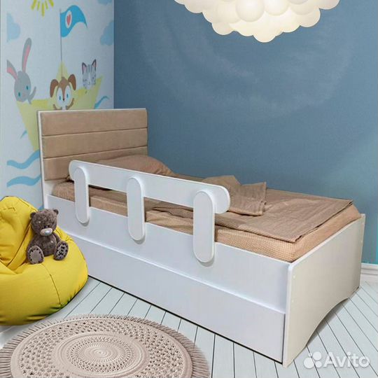 Детская кровать с мягкой спинкой