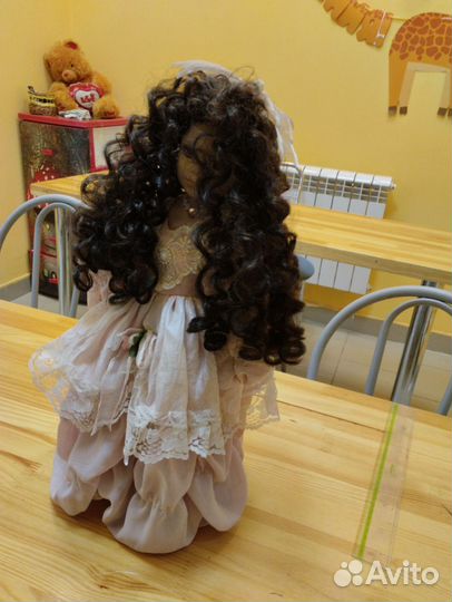 Кукла фарфоровая 45см