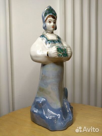 Фарфоровая статуэтка Хозяйка медной горы Сысерть