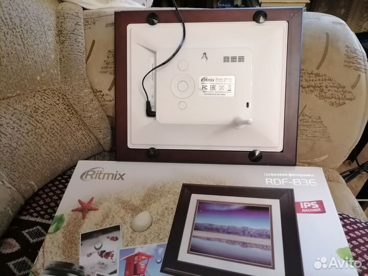 Цифровая фоторамка Ritmix RDF-836