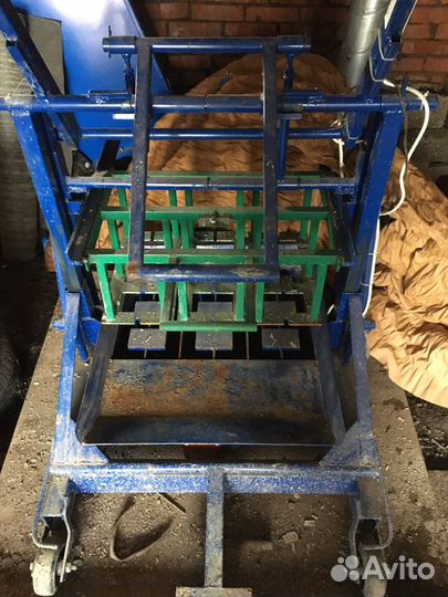 Станок для изготовления блоков