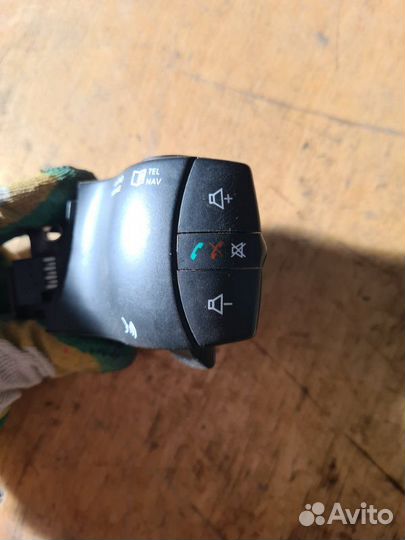 Кнопка управления магнитолой на руль Renault