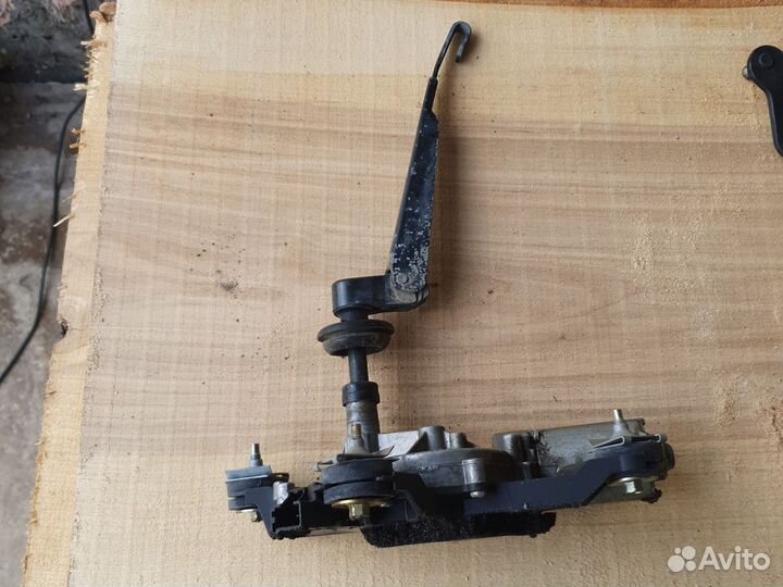 Моторчик с дворником на Ford C max 2004 года