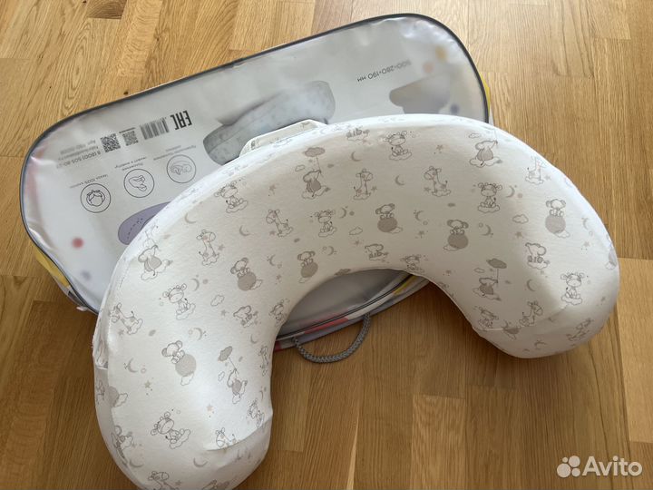 Анатомическая подушка для кормления