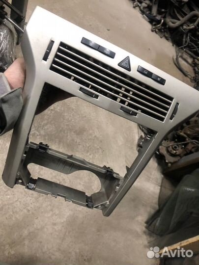 Рамка магнитолы Opel Astra H