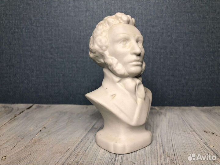 Бюст Пушкина