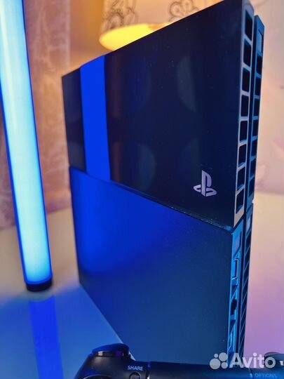 Игровая приставка Sony PS4