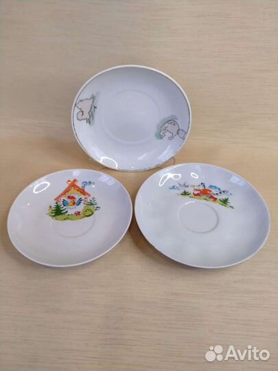 Детские тарелки и блюдца
