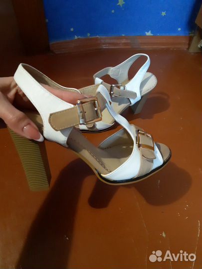 Босоножки женские