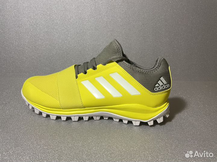 Adidas мужские кроссовки шипованные