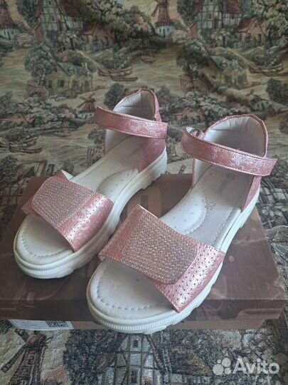 Босоножки для девочки 33