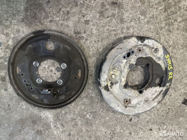 Опорный щит колодок Toyota Ipsum sxm10