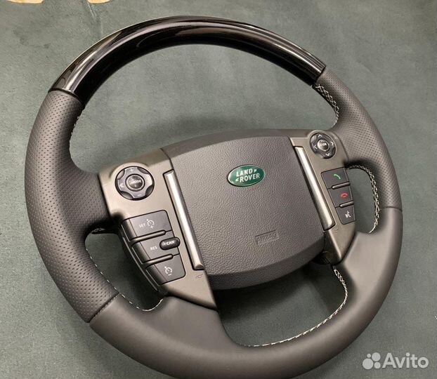 Руль с лакированной вставкой