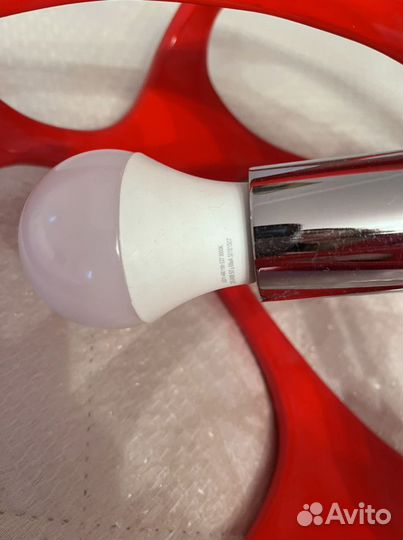 Пара потолочных светильников