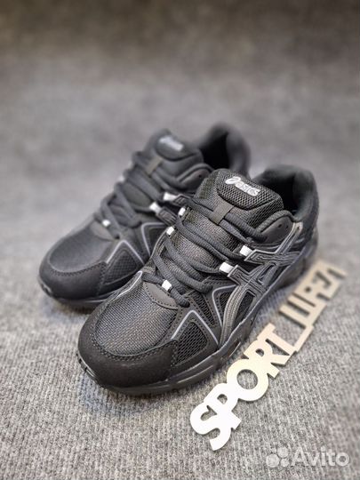 Кроссовки asics