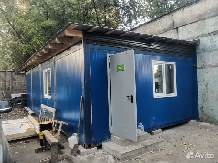 Модульное здание из четырёх контейнеров