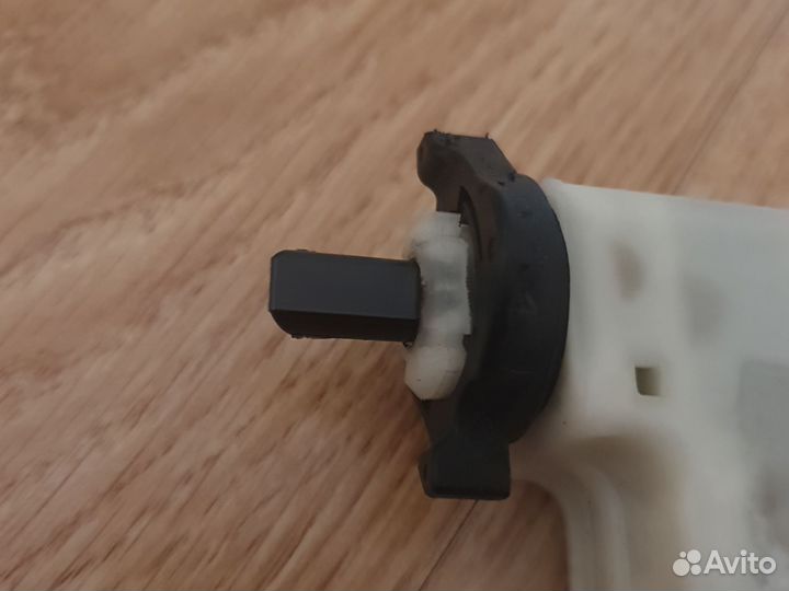 Актуатор лючка бензобака nissan x-trail T31