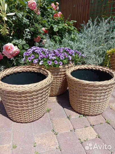Кашпо из искусственного ротанга
