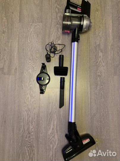 Пылесос Redmond вертикальный