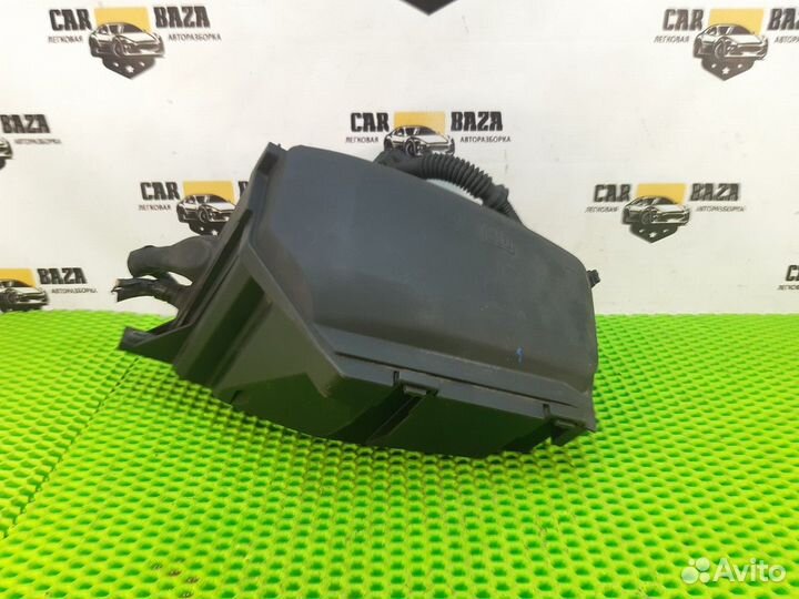 Блок предохранителей подкапотный