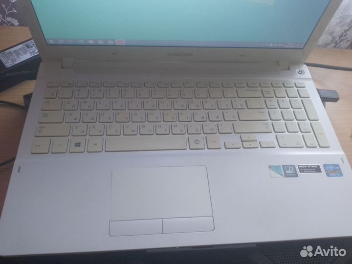 15.6 ультрабук Samsung i5