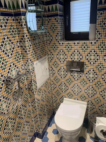 Дом 1200 м² на участке 65 сот.