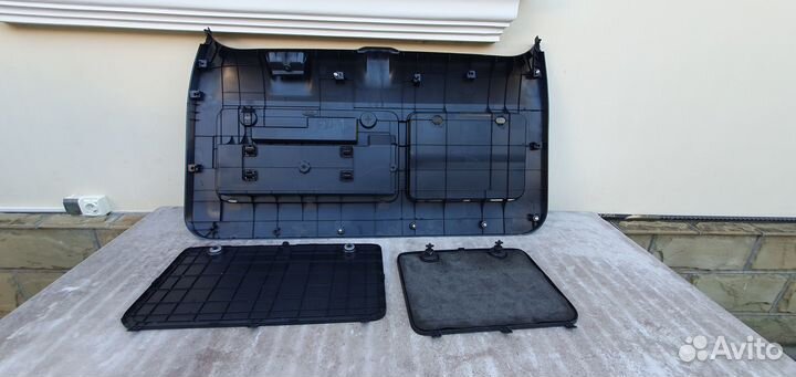 Обшивка двери багажника TLC Prado 150