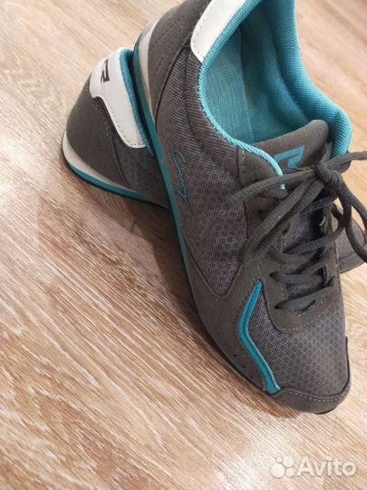 Кроссовки 40