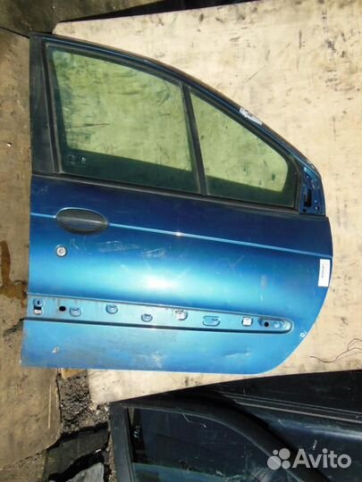 Дверь передняя правая Renault Scenic