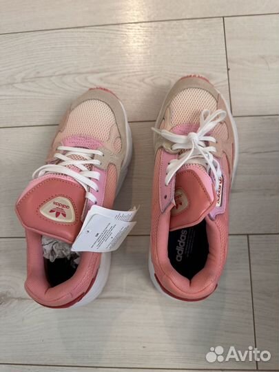 Кроссовки adidas