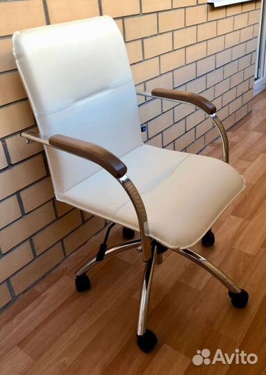 Офисное кресло